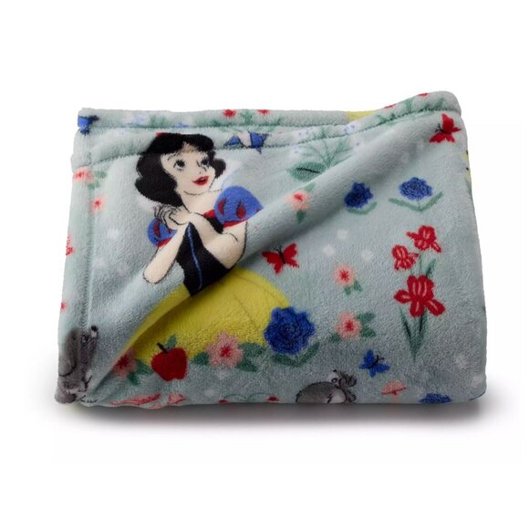 Disney's Snow White Oversized Super soft Printed Plush Throw by The Big One® NWT - Picture 1 of 2